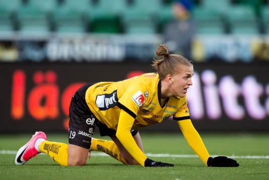 Elfsborgs Jesper Karlsson blir nedriven när han kommer fri