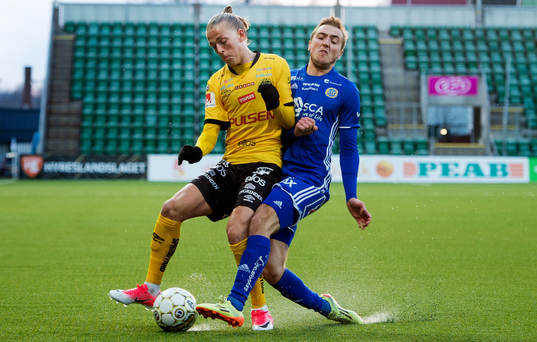 Elfsborgs Jesper Karlsson och Sundsvalls Dennis Olsson