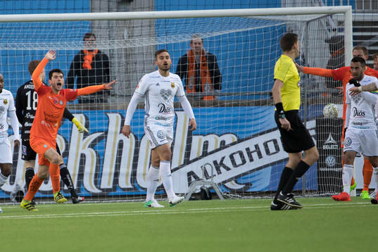 AFC Eskilstunas Ansel Raskaj irriterad på domare Magnus