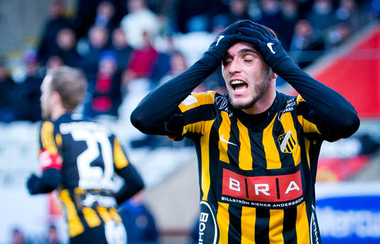 Häckens Egzon Binaku deppar