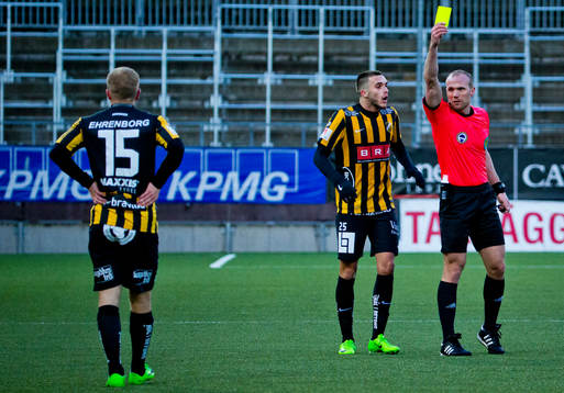 Häckens Kari Arkivuo får gult kort