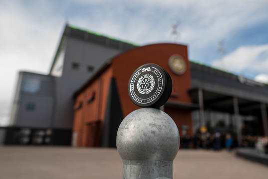 7  Puch utanför Gavlerinken Arena före final 6 i