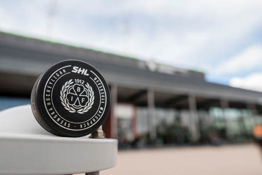 7  Puck utanför Gavlerinken Arena före final 6 i