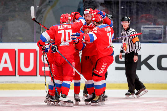 Rysslands Vladimir Tkachev och Sergei Plotnikov jublar