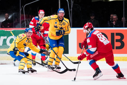 Sveriges Pär Lindholm och Victor Hedman täcker skott