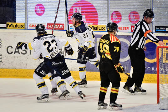 s Mattias Tedenby jublar
