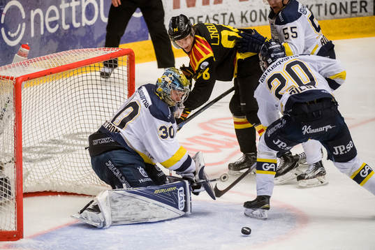 s målvakt Linus Söderström