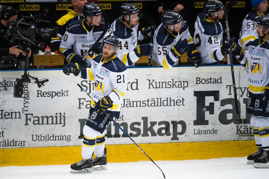 s Mattias Tedenby jublar
