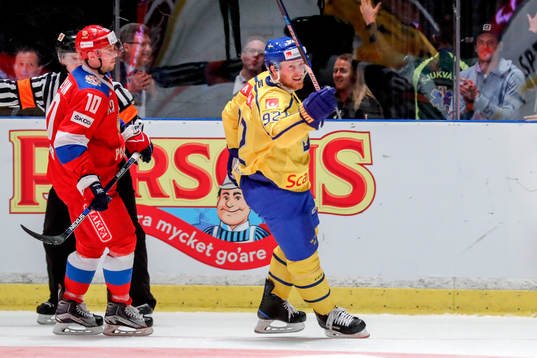 Sveriges Gabriel Landeskog jublar