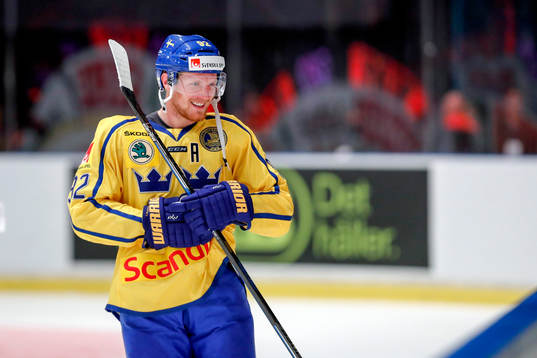 Sveriges Gabriel Landeskog jublar