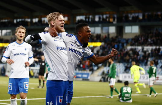Norrköpings Kalle Holmberg jublar och Niclas Eliasson