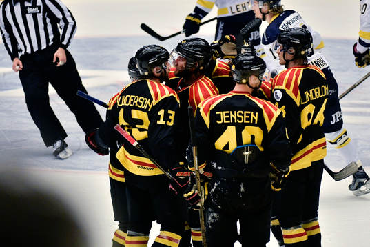 Brynäs spelare jublar