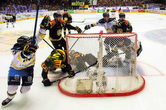 s Mattias Tedenby jublar
