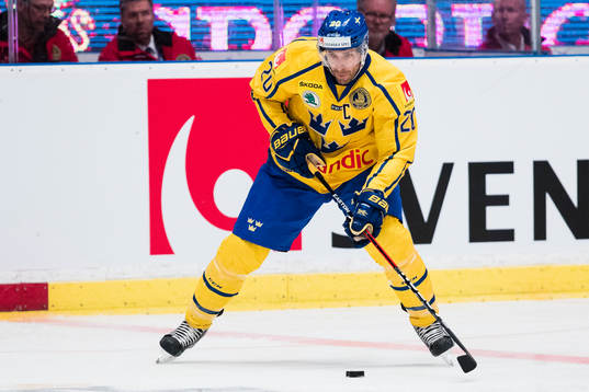 Sveriges Joel Lundqvist med pucken