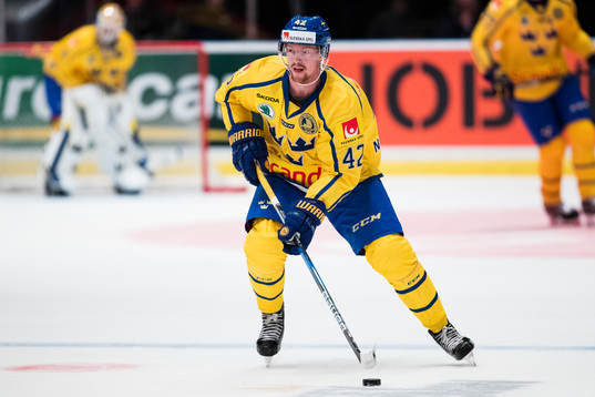 Sveriges Joakim Nordström med pucken