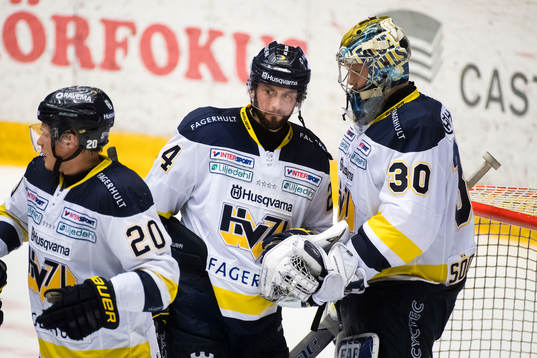 s Erik Christensen och målvakt Linus Söderström  jublar