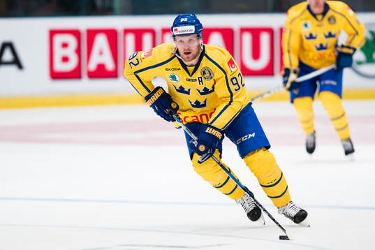 Sveriges Gabriel Landeskog med pucken