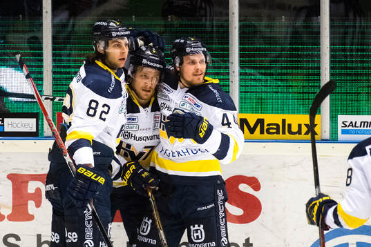 s Kevin Stenlund , Simon Önerud och Mikko Lehtonen jublar