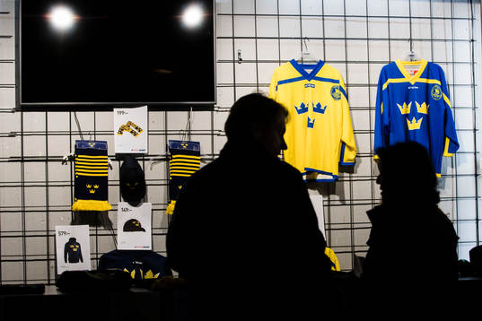 Sveriges souvenirshop innan landskampen i ishockey mellan