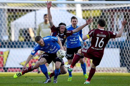 Halmstads Alexander Ruud Tveter och Djurgårdens Jonas