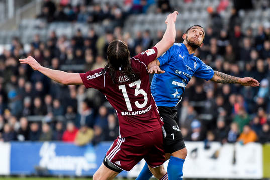 Djurgårdens Jonas Olsson och Halmstads Nikolai Alho