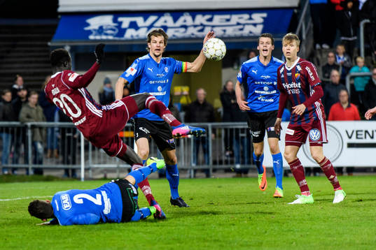 Halmstads Adnan Kojic och Djurgårdens Aliou Badji