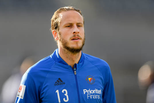 Djurgårdens Jonas Olsson före fotbollsmatchen i