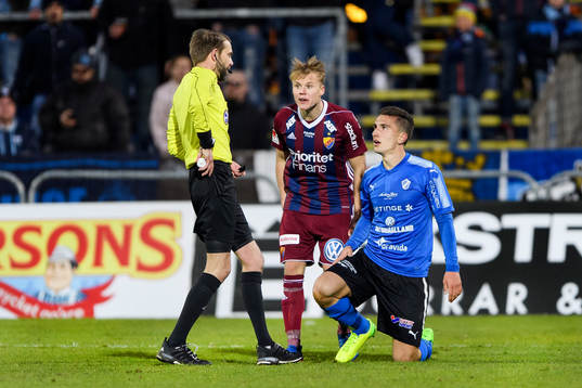 Domare Johan Hamlin, Djurgårdens Elliot Käck och