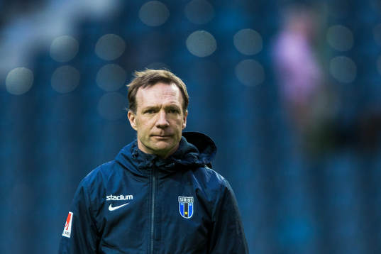 Sirius tränare Kim Bergstrand innan fotbollsmatchen i