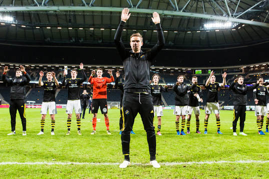 s Eero Markkanen jublar