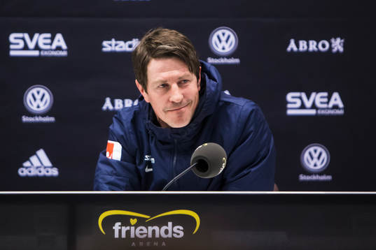Sirius tränare Thomas Lagerlöf på presskonferensen