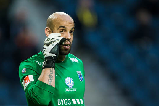 Sirius målvakt Joshua Wicks deppar