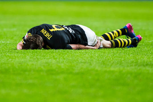 s Simon Thern har ont
