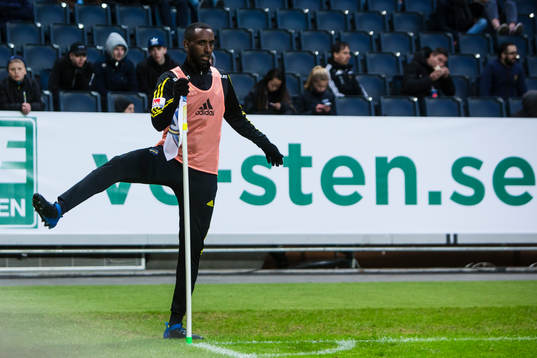 s Henok Goitom värmer upp