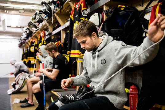 Brynäs Lukas Kilström i omklädningsrummet