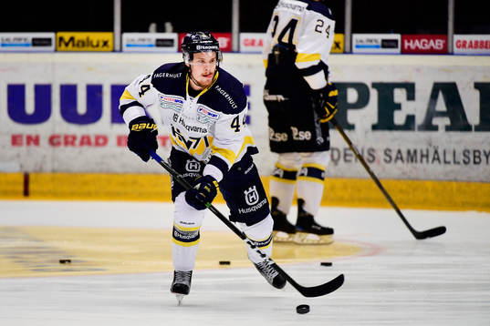 s Mikko Lehtonen värmer upp