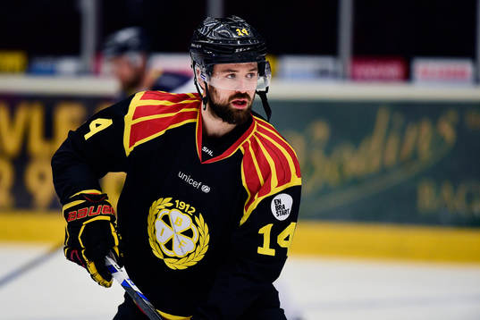 Brynäs Johan Alcén värmer upp