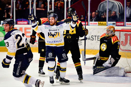 s Mattias Tedenby och Lias Andersson jublar