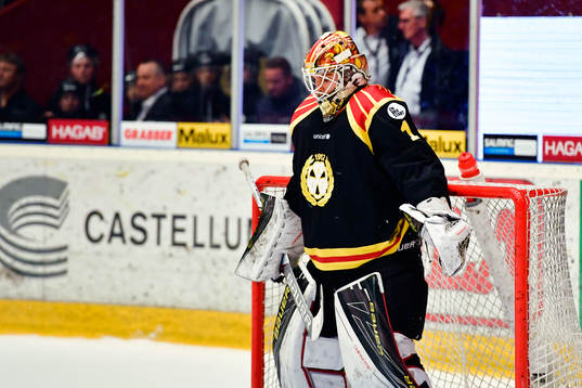 Brynäs målvakt Felix Sandström deppar