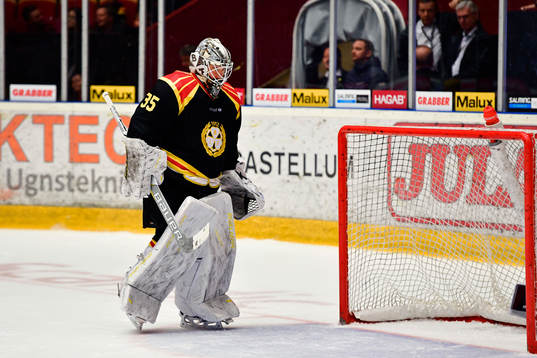Brynäs målvakt David Rautio deppar