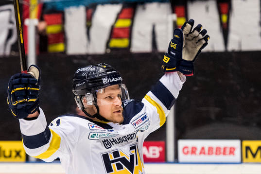 s Simon Önerud jublar
