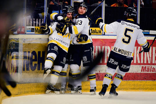 s Mattias Tedenby, Lias Andersson och Adam Almquist jublar