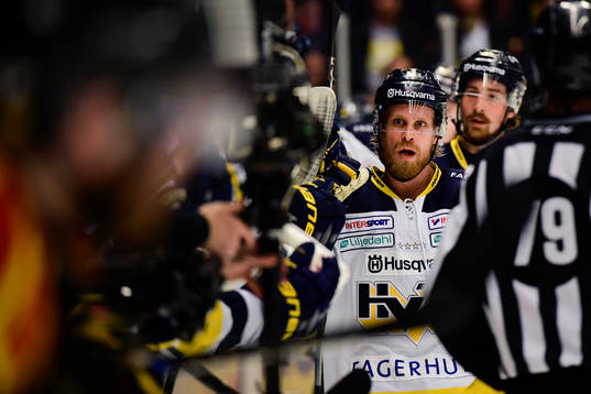s Mattias Tedenby jublar