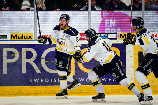 s Mattias Tedenby jublar