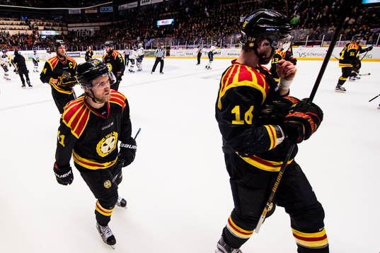 Brynäs Juuso Ikonen och Daniel Paille deppar