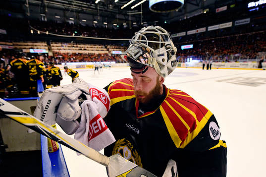 Brynäs målvakt David Rautio deppar