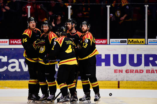 Brynäs spelare jublar