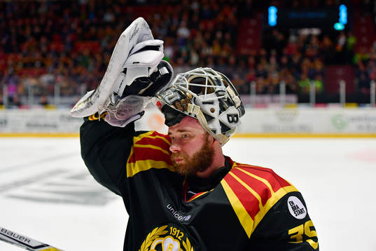 Brynäs målvakt David Rautio deppar