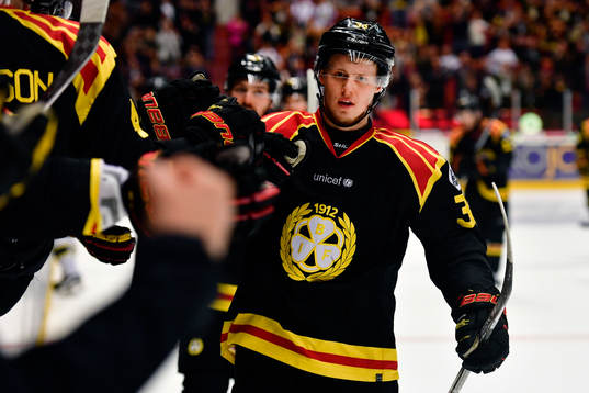 Brynäs Linus Ölund jublar