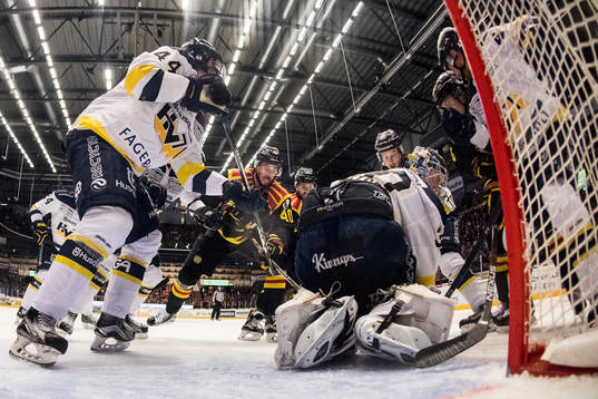 s målvakt Linus Söderström och Mikko Lehtonen